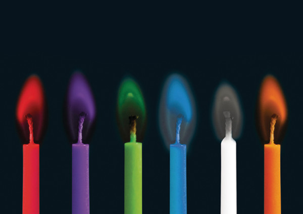 Partykerzen mit farbiger Flamme